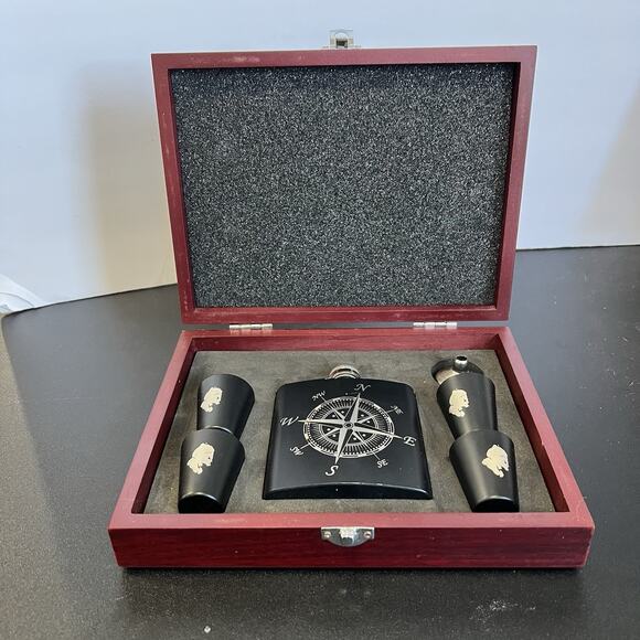 Anderson Island 1841 Black compass 6 oz flask with shot glasses - Picture 3 of 12